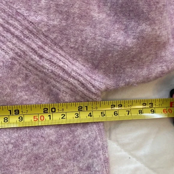J.Crew | Medium | Super Soft Wool Alpaca Blend Lavender V-Neck Split Hem Sweater - Picture 10 of 10